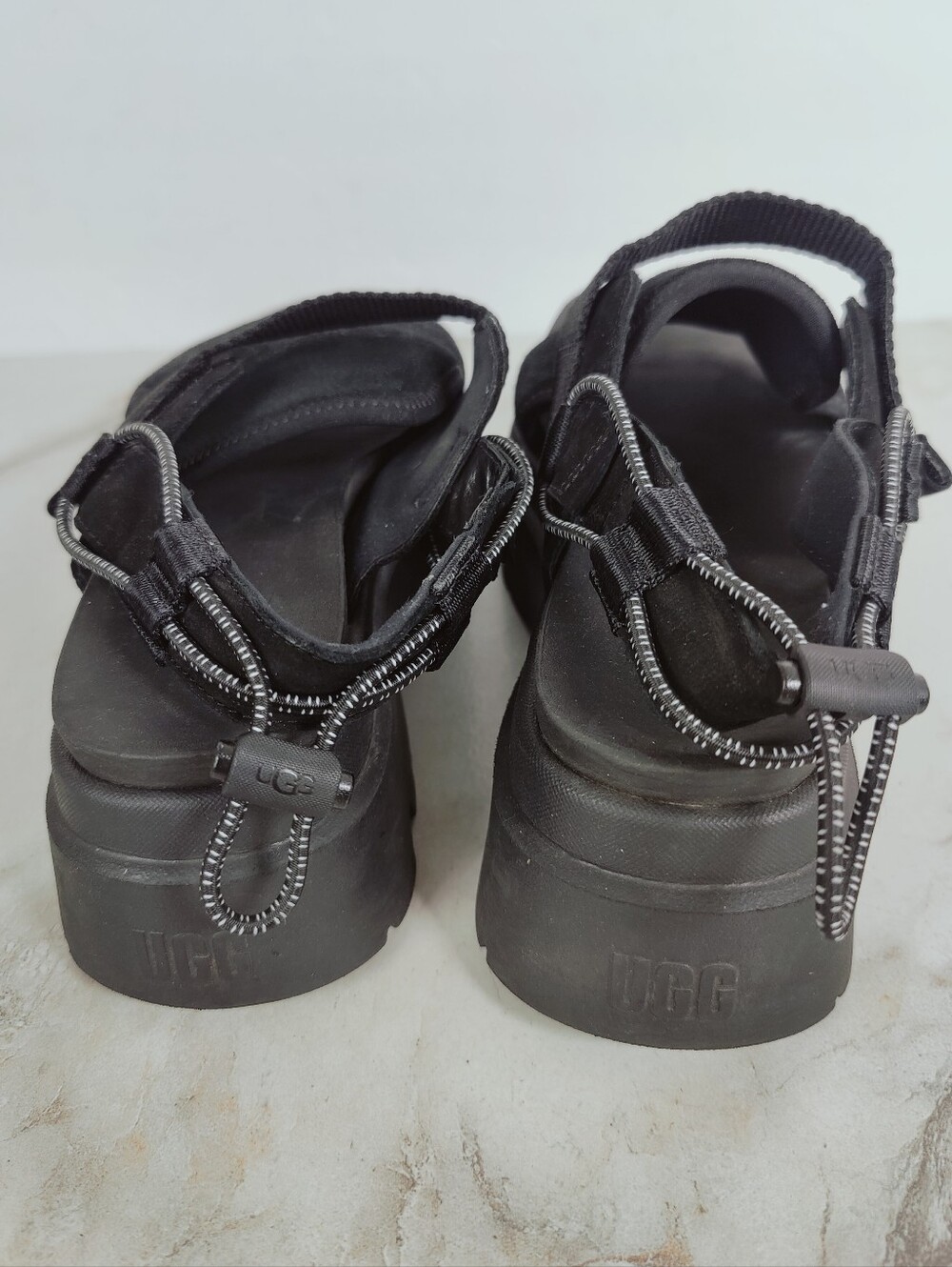UGG Women's Cady Bungee Cord Platform Sandals, Black, Sz 7 - Picture 5 of 9